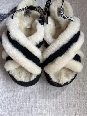 UGG Disco Cross Slides - 9 - Black / Ivory thumbnail 2