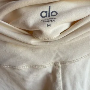 ALO Yoga Women's Ivory Leggings Highwasited thumbnail 7