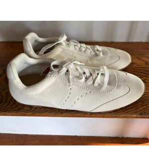 Blondo Callen Waterproof Suede Sneakers Cream Sand Low Top Star Sole Womens 11M‎ thumbnail 2