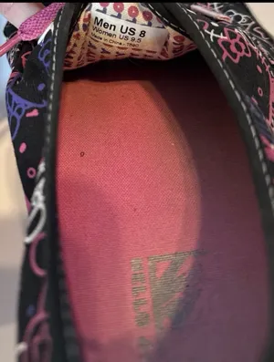 Hello kitty vans  thumbnail 5