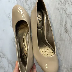 LifeStride Womens Parigi Pumps Beige Faux Leather Kitten Heels 8.5 M thumbnail 8
