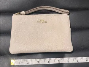 COACH White Leather Wristlet Wallet Card Holder Coin Purse Zip Up Vintage EUC thumbnail 5