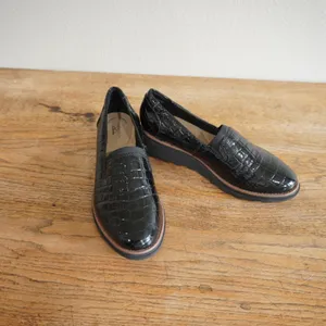 Clarks Collection Women's 8 Black‎ Croc Embossed Patent Leather Wedge Loafers thumbnail 2