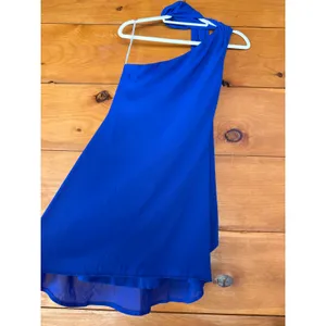 NWT Lulus Isloda Blue One-Shoulder Backless Sash Mini Dress Party Cocktail Sz S thumbnail 4