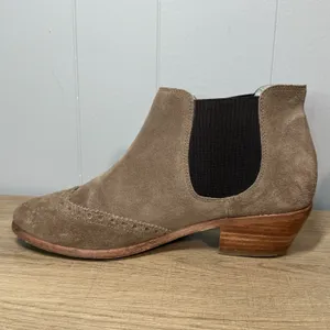 Boden Chelsea Boots Women US 9.5 Eu 41 Suede Leather Brogue Ankle Pull On CapToe thumbnail 5