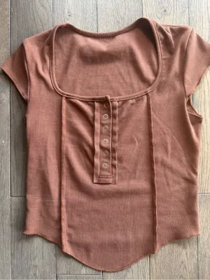 Women’s Cropped Scoop Neck Short Sleeve Top in Rust thumbnail 5