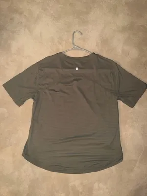 Lululemon Army Green Textured Tee Size 8 thumbnail 2