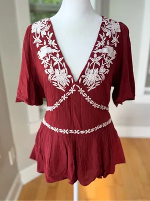 Knox Rose Deep Red V Neck Embroidered Tunic Blouse Top Sz Medium NWT thumbnail 1