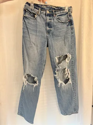 American Eagle Ripped Mom Jean Distressed Size 2 Short thumbnail 2