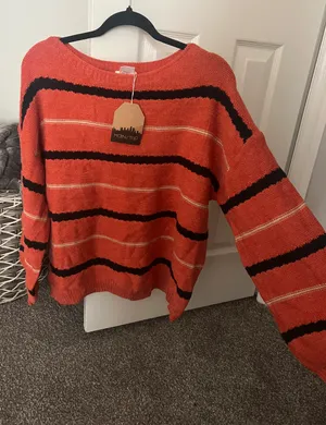 sweater Size M thumbnail 2