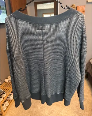 American Eagle V-Neck Sweater  thumbnail 2