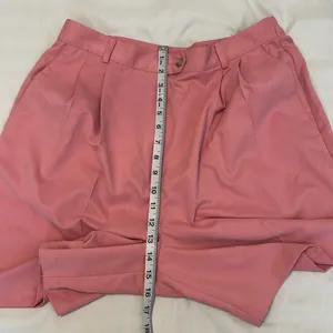 Izod Womens size 14 pink pleated shorts side and back pockets belt loops EUC thumbnail 10