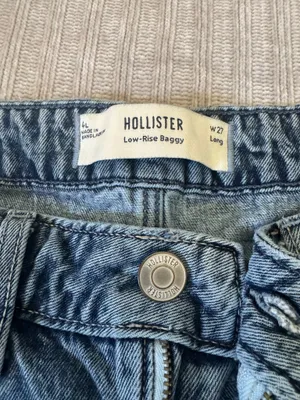 Hollister Low-Rise Baggy Jeans dark wash size waist 27 and long fitted thumbnail 4