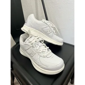 New Balance 577v1 White Sneakers Size 6.5 thumbnail 2