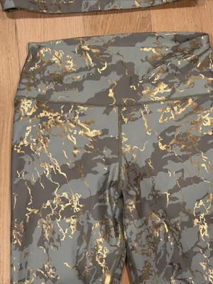 Carbon38 set‎ Marble Shine set 7/8 Leggings in Sage Green and Gold and bra thumbnail 4