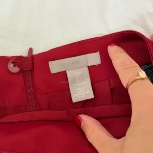H&M Bow-detail Satin Mini Skirt // Dark Red // Size 2 // NEVER WORN thumbnail 3
