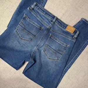 American Eagle High Rise Mom Jeans Distressed Stretch Blue Size 4 thumbnail 8