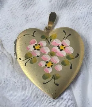 Vintage floral painted heart locket pendant thumbnail 1