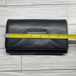 Cole‎ Haan Women's Black Leather Envelop Wallet thumbnail 9