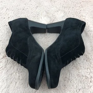 Michelle D leather suede elastic goring heel booties Black Size 9.5 thumbnail 3