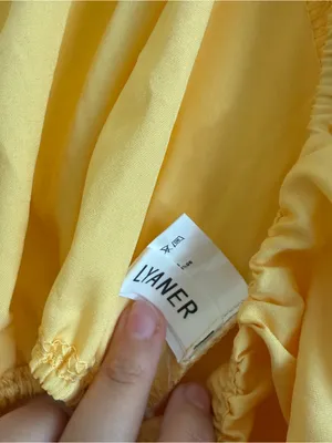 Sweetheart Yellow Puff-Sleeve Crop Top by thumbnail 4