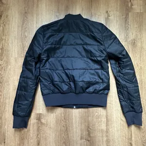 Lululemon Women's Black Reversible Insulated Bomber Jacket Size 2 thumbnail 11