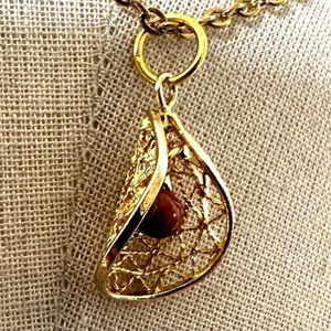 Vintage Gold-Tone Teardrop Filigree Necklace with Dark Cabochon Accent thumbnail 4