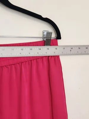 Victoria's Secret Hot Pink Satin Pull-On Lounge Shorts Size Large Flaw thumbnail 4