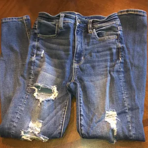 Size 0 Short American Eagle Stretchy Blue Distressed Skinny Jeans thumbnail 1