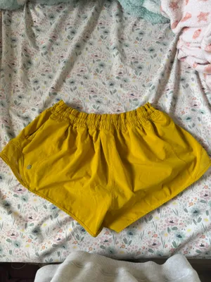 Lululemon Shorts Hotty Hot 2.5" thumbnail 3