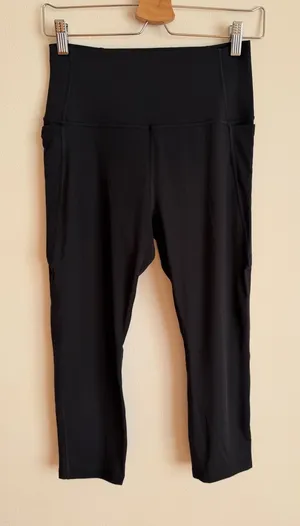 NWT CRZ YOGA Butterluxe High Waisted Capri Leggings Pockets Black Large L thumbnail 1