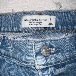 Abercrombie and Fitch 90s Distressed Straight Ultra High Rise Jeans thumbnail 6
