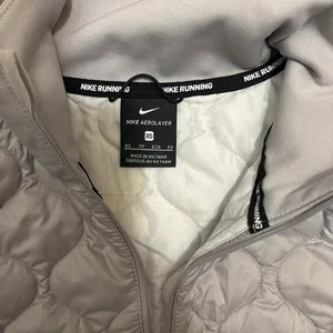 Nike XS running‎ white puffer vest thumbnail 3