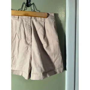 Primark Women's Size 4 High Waist Pleated Chino Shorts Light Baby Pink Stretch thumbnail 3