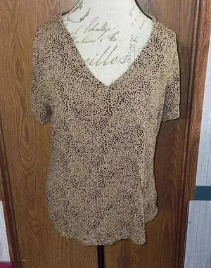 Women’s Old Navy T-shirt thumbnail 1