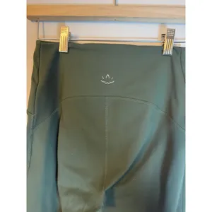 Beyond Yoga Space Dye High Waisted Dark Green Leggings Sz M thumbnail 4
