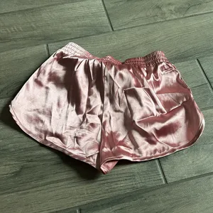 H&M divided silky shorts thumbnail 4