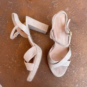 cox leather/ suede cream heels Size 9 thumbnail 2