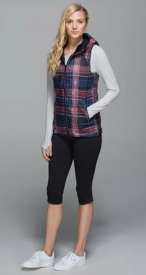 Lululemon The Fluffiest Vest Naval Blue Cypress Plaid Red Size 6 Reversible thumbnail 1