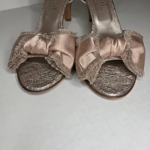 AGL Attilio Giusti Leombruni Women's Metallic Bow Ankle Strap Heels Size‎ 38 thumbnail 4