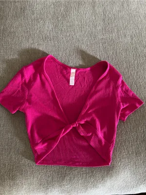 Alo ribbed knotty short sleeve Pilates top in magenta crush hot pink xs thumbnail 2