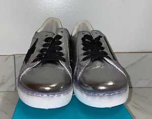 NIB Anna Gray/Black Star Cutout Sneakers 8 thumbnail 2