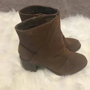 Universal Threads Ladies Boots Brown thumbnail 3