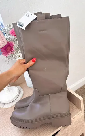 H&M Platform Boots thumbnail 1