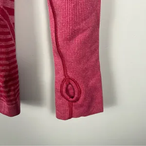 Lululemon Swiftly Tech Long Sleeve Crew Top in Heathered Berry Rumble Size 6 thumbnail 4