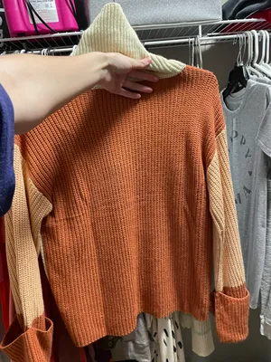 Boutique Sweater Size M thumbnail 1