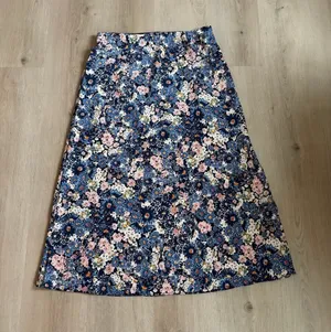 LOFT NWOT Women's Blue A-Line Floral Midi Skirt Size M thumbnail 1