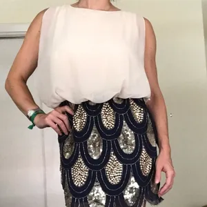 Sleeveless sequined cocktail dress thumbnail 1