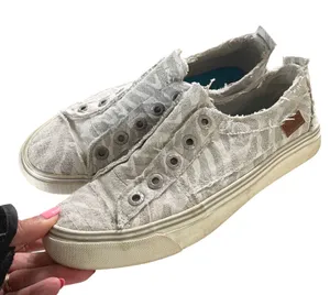 Blowfish Malibu Marley Sneaker Women 8 Gray Zebra Distressed Canvas Slip On Boho thumbnail 1