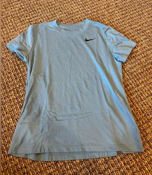 Nike shirt thumbnail 1